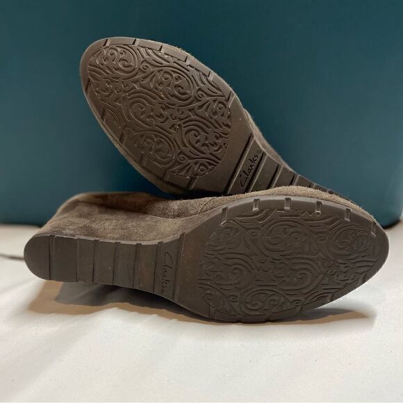 Clarks Chocolate Brown Wedge Booties - Size 7.5 - Picture 7 of 7